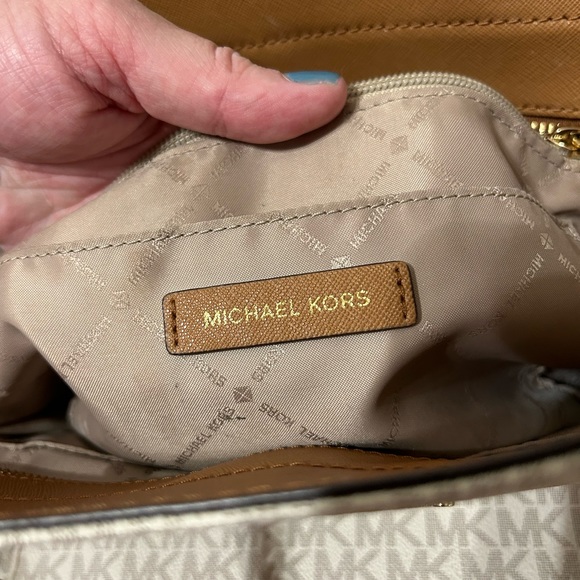 Like New! Michael Kors Jet Set JST Large Chain Shoulder Bag - Picture 8 of 10